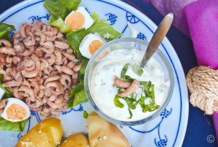 Nordseekrabben mit Avocado-Kräutercrème und neuen Kartoffeln