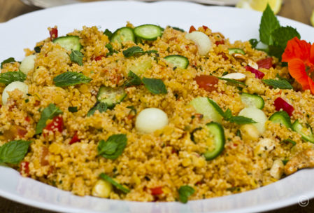 Couscous-Salat mit roten Linsen, Paprika, Gurke & Melone