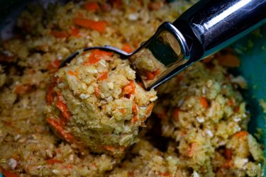 Teig portionieren mit dem Eiscreme-Scoop