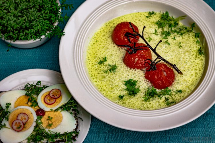 Kresseschaumsuppe mit Cherry-Rösttomaten als Einlage