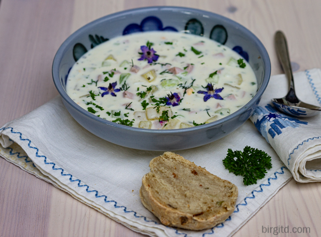 Okroschka - die ukrainische kalte Sommersuppe