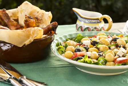 Mediterraner Kartoffelsalat mit erntefrischen Zutaten