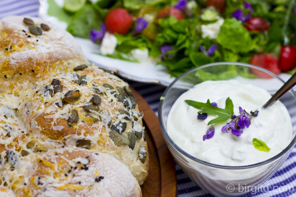 Brötchen-Sonne – der appetitliche Blickfang auf dem Grill-Buffet – Birgit D