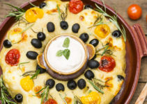 No-Knead Partybrot gefüllt mit mit Tomaten, Gorgonzola & mehr