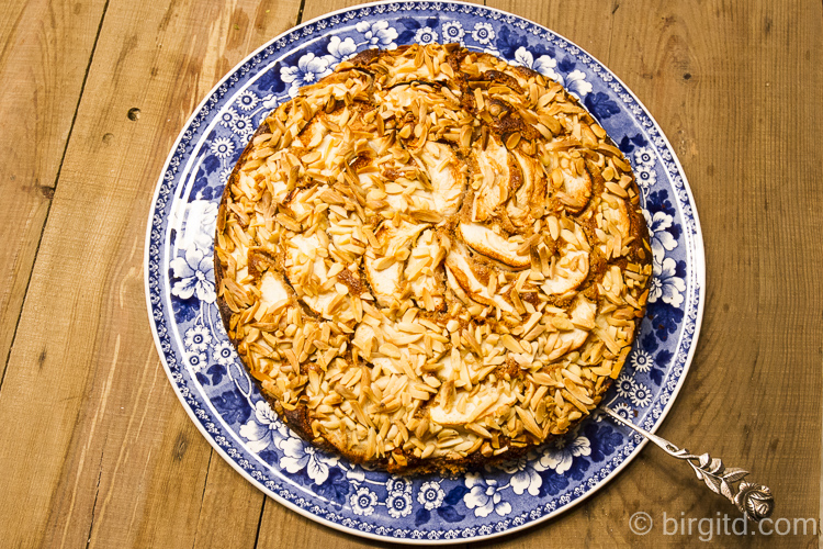 Apfelkuchen mit Mandeln und die Besonderheit: Rotkornweizenteig