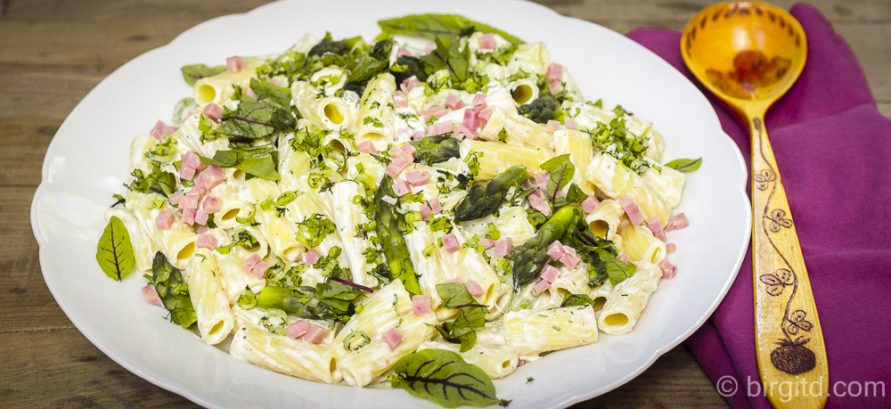 Pasta-Salat mit grünem Spargel & Schinken