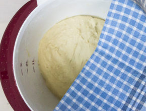 Toastbrot nach dem Salz-Hefeverfahren - vorbereiteter Teig
