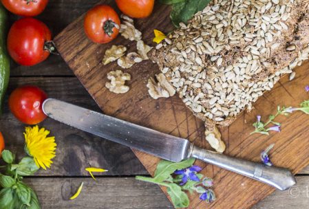 Low-Carb-Brot mit Nüssen & Samen – im Handumdrehen gebacken