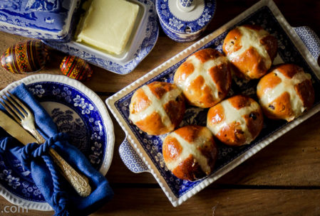 Hot Cross Buns – britische Osterbrötchen