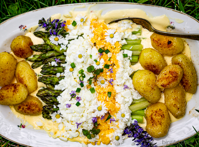 Grüner Spargel Mimosa mit Sauce Hollandaise
